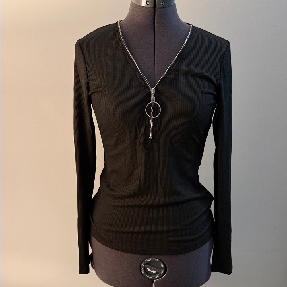 Chic Black Long Sleeve Top with Ring Zipper